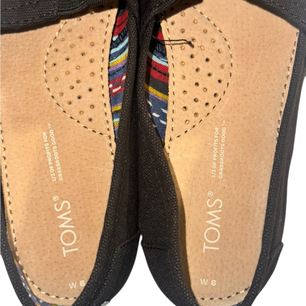 Toms Women's Black Canvas Flats - Picture 9 of 13